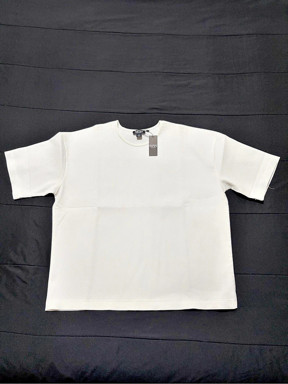 White Oversized Short Sleeve Tee in Size XS
Fits like Medium